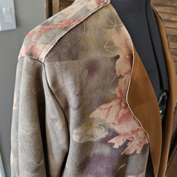 NWT muted floral, faux suede jacket. - Picture 4 of 11